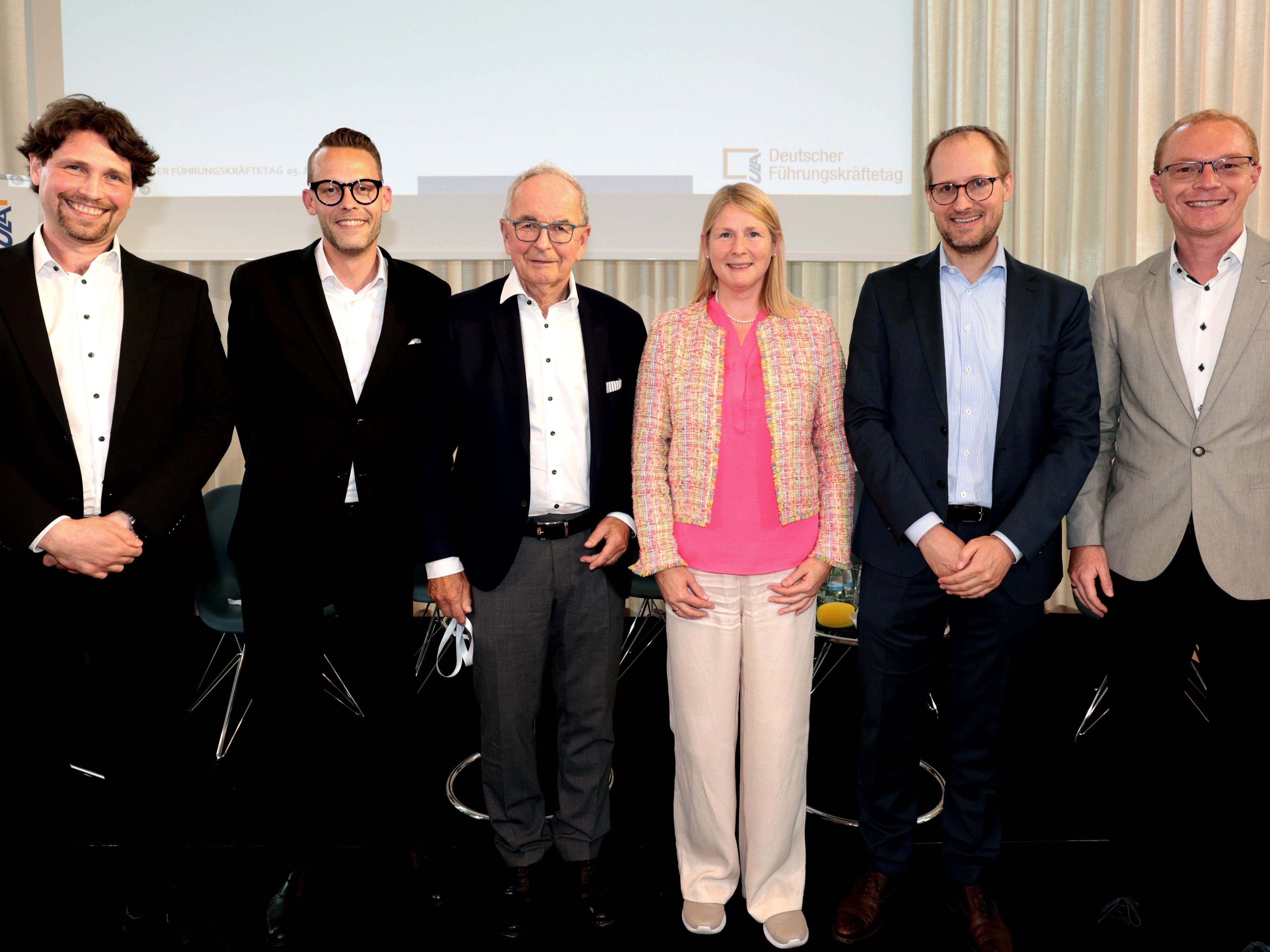 Gurppenfoto: von links nach rechts: BVBC-Präsident Guido Großholz, Dr. Johannes Heiniz (Managing Director, Willis Towers Watson), VLK-Präsident Dr. med. Michael A. Weber, Birgit Schwab (1. Vorsitzende des VAA), Justus Lenz (Leiter des Liberalen Instituts der Friedrich-Naumann-Stiftung) sowie BDVB-Vizepräsident Prof. Dr. Alexander Zureck.