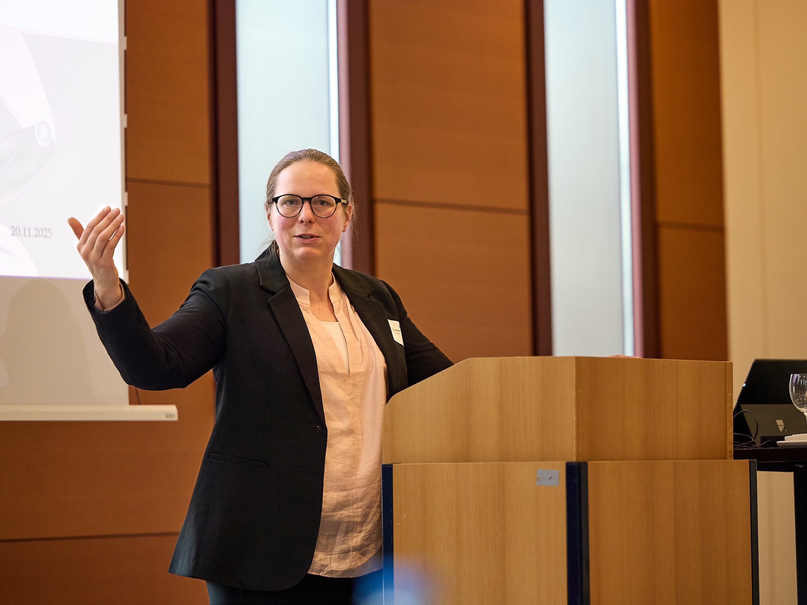 Dr. Kristina Schreiber von der Kanzlei Loschelder Rechtsanwälte auf der Sprecherausschusskonferenz des VAA.