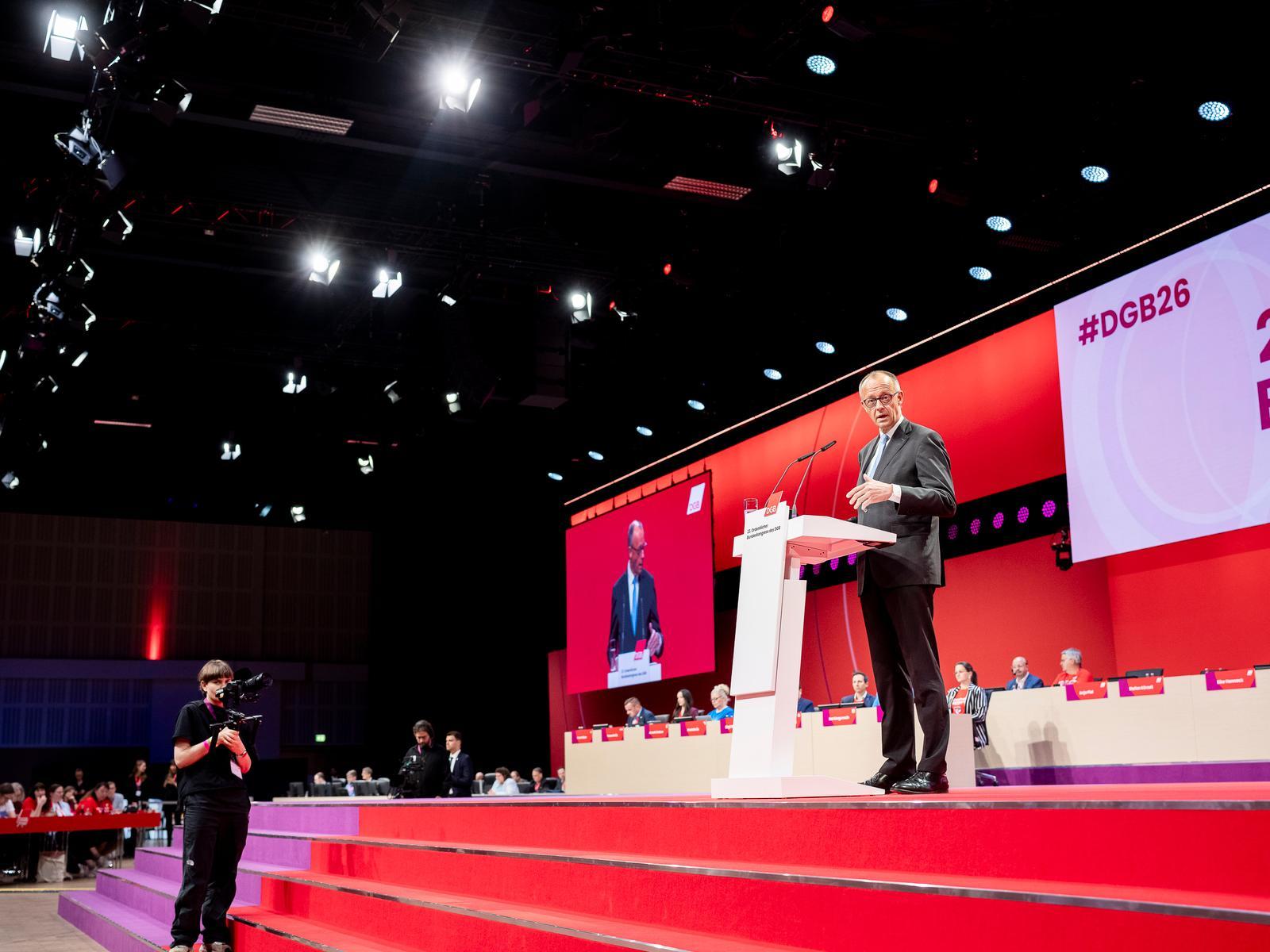 Mitte Mai 2026 hat Bundeskanzler Friedrich Merz den Bundeskongress des Deutschen Gewerkschaftsbunds (DGB) besucht.