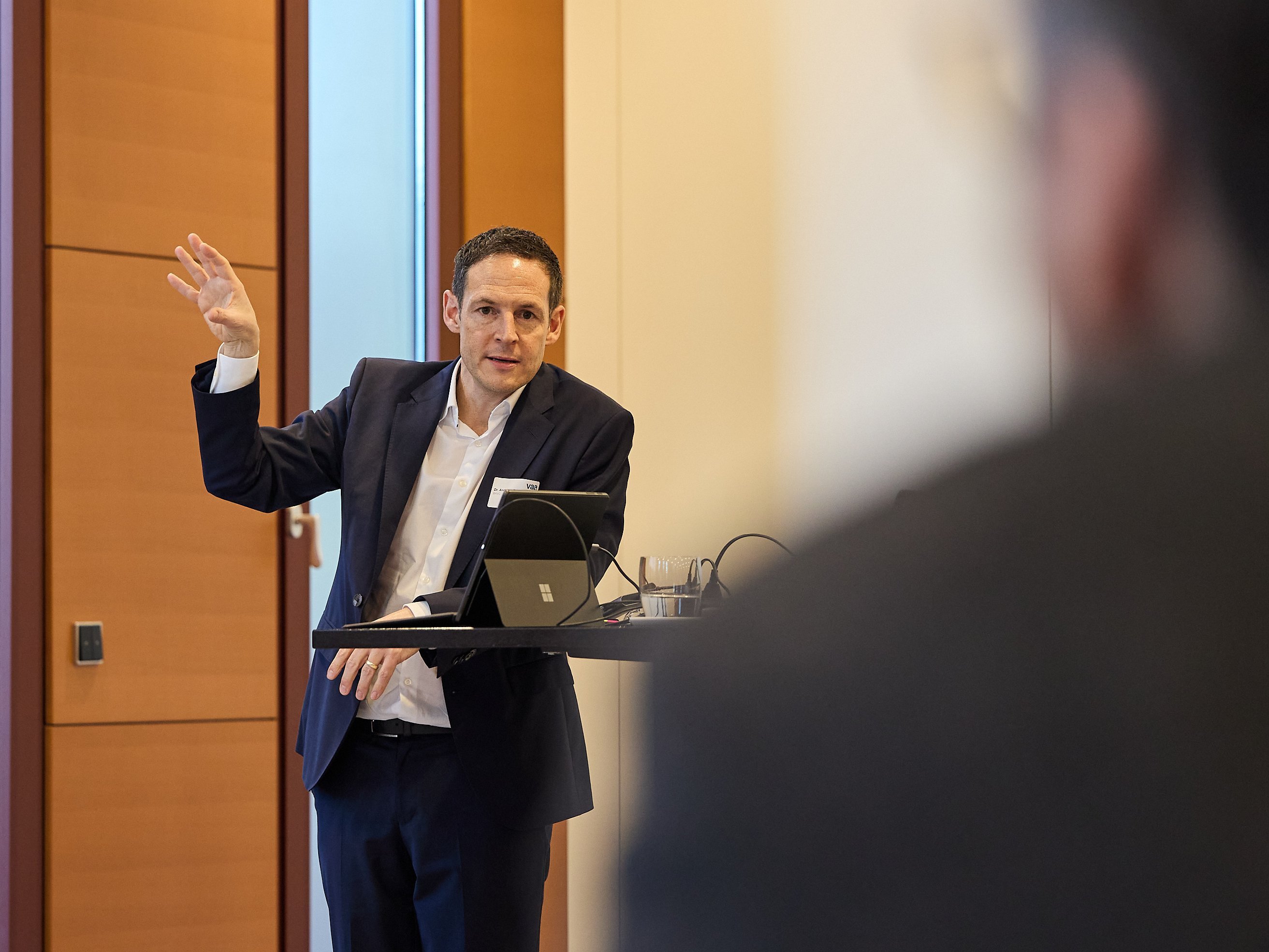 Dr. Andreas Ogrinz vom BAVC auf der Sprecherausschusskonferenz des VAA.