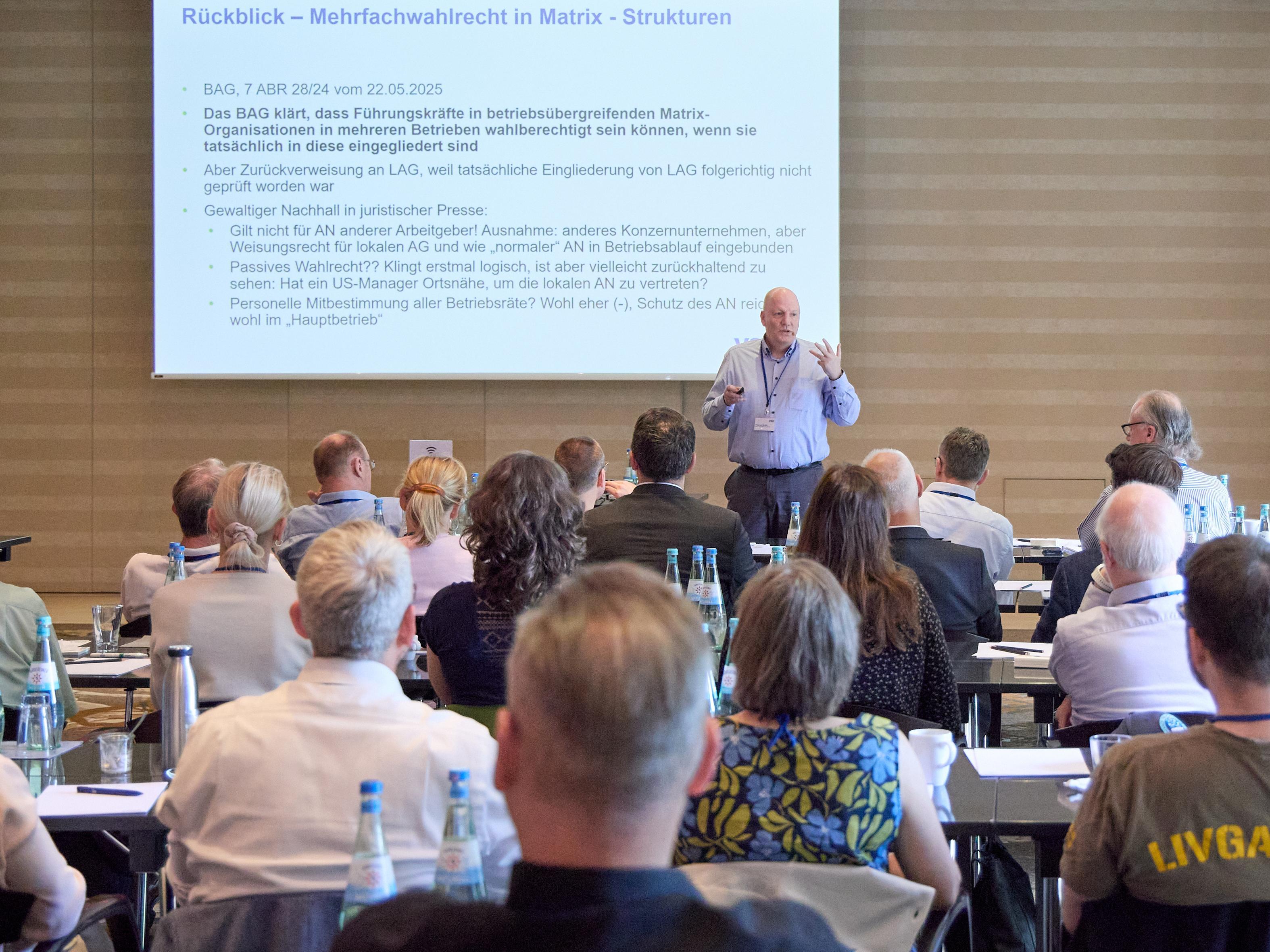 VAA-Jurist Thomas Spilke hat auf der VAA-Betriebsrätekonferenz 2026 aus der aktuellen Rechtsprechung berichtet.
