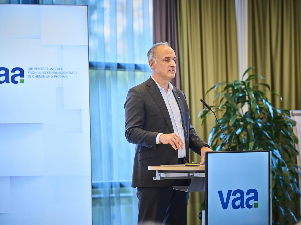 VAA-Hauptgeschäftsführer Stephan Gilow auf der VAA-Jahreskonferenz 2025 in Essen.