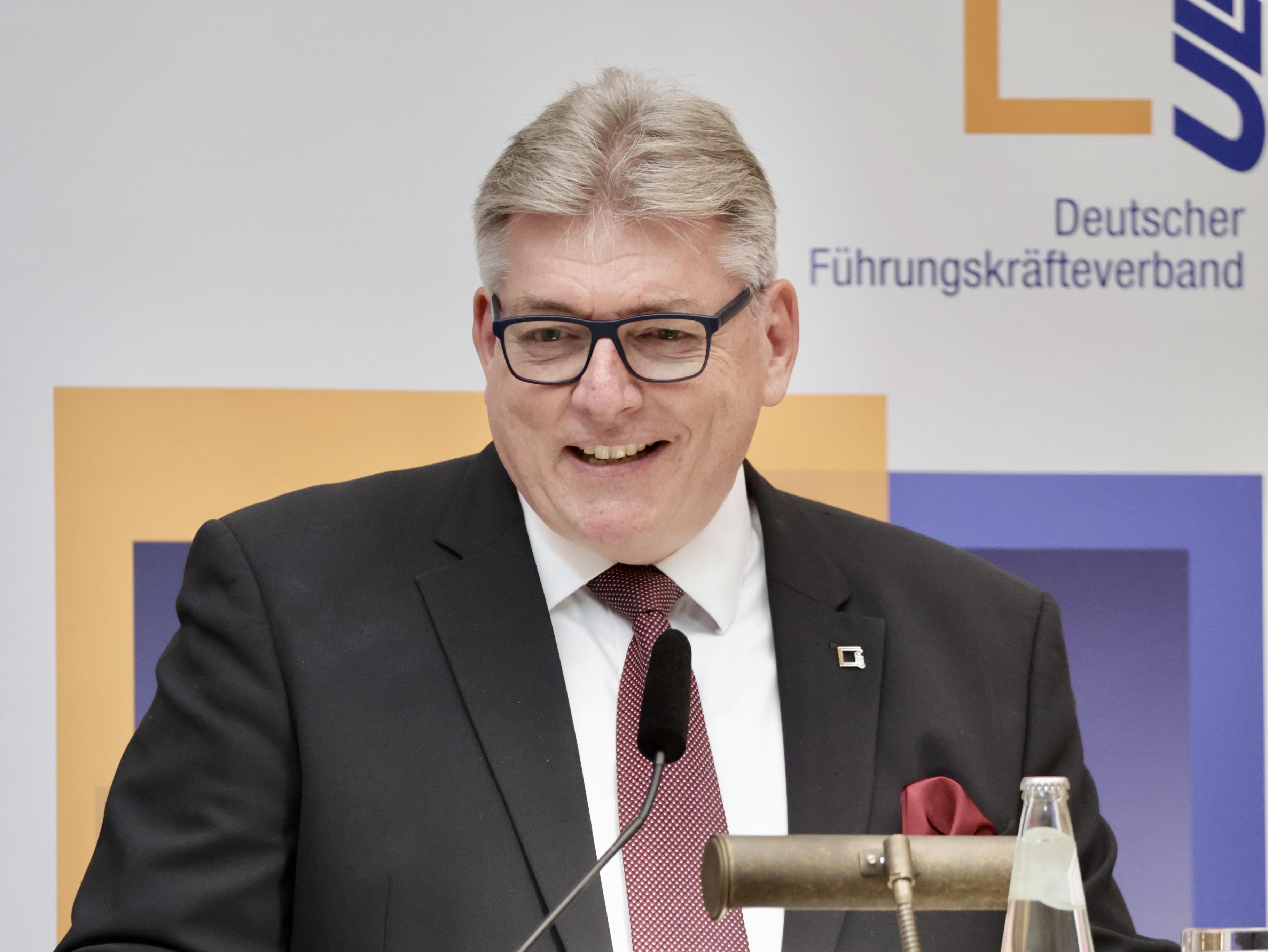 ULA-Präsident Roland Angst bei der Eröffnung des Deutschen Führungskräftetages 2026.