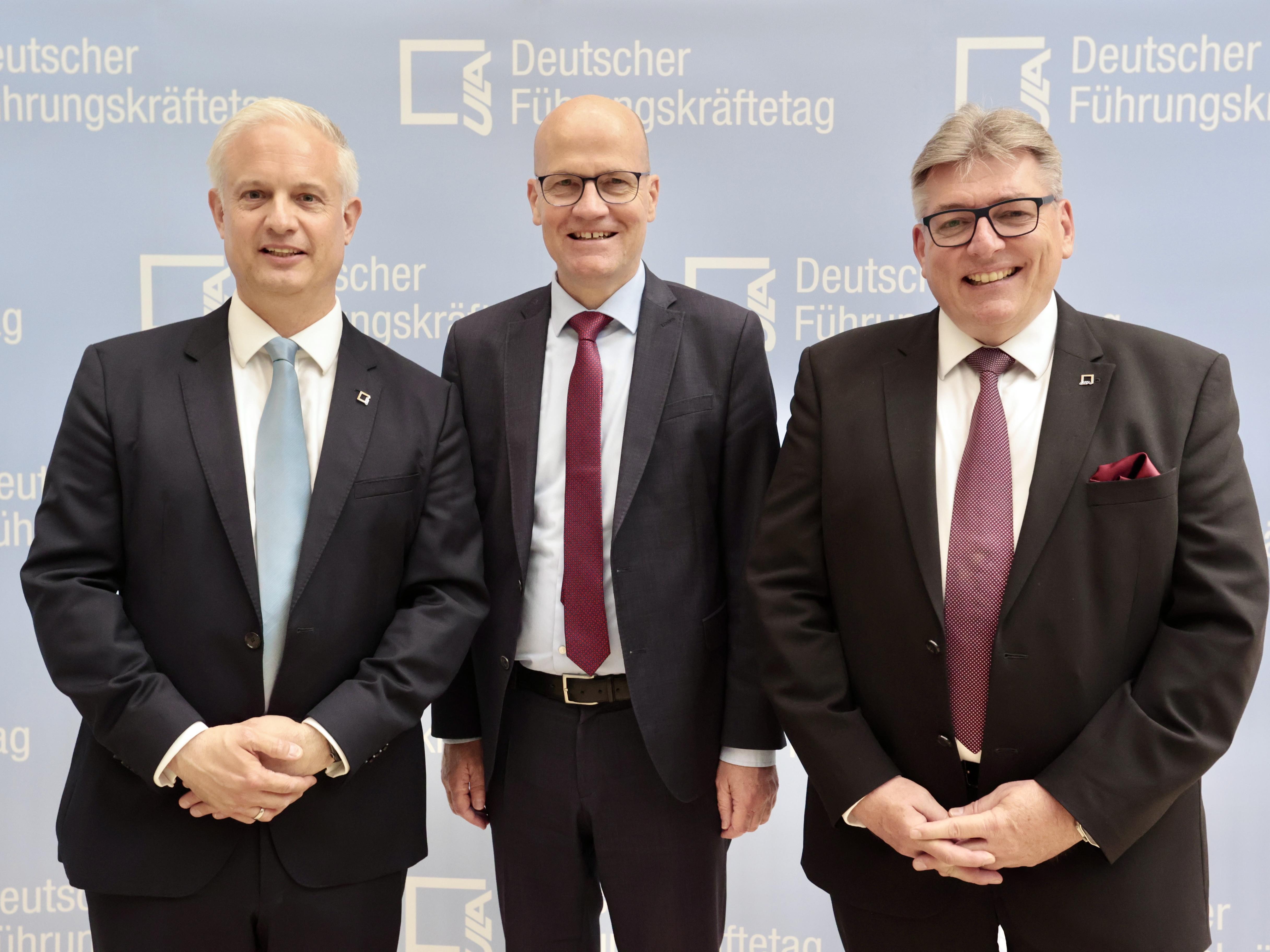 Von links nach rechts: ULA‑Hauptgeschäftsführer Michael Schweizer, Ralph Brinkhaus (ehemaliger Fraktionsvorsitzender sowie Sprecher für Digitales und Staatsmodernisierung der CDU/CSU‑Bundestagsfraktion) und ULA‑Präsident Roland Angst.