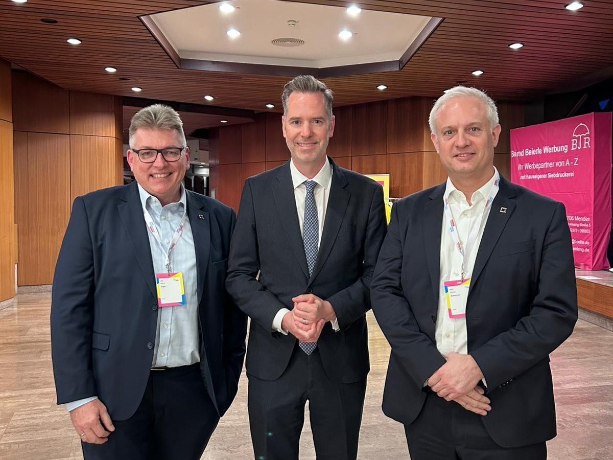 Foto von (l.n.r.) ULA-Präsident Roland Angst, Christian Dürr (FDP) und ULA-Hauptgeschäftsführer Michael Schweizer