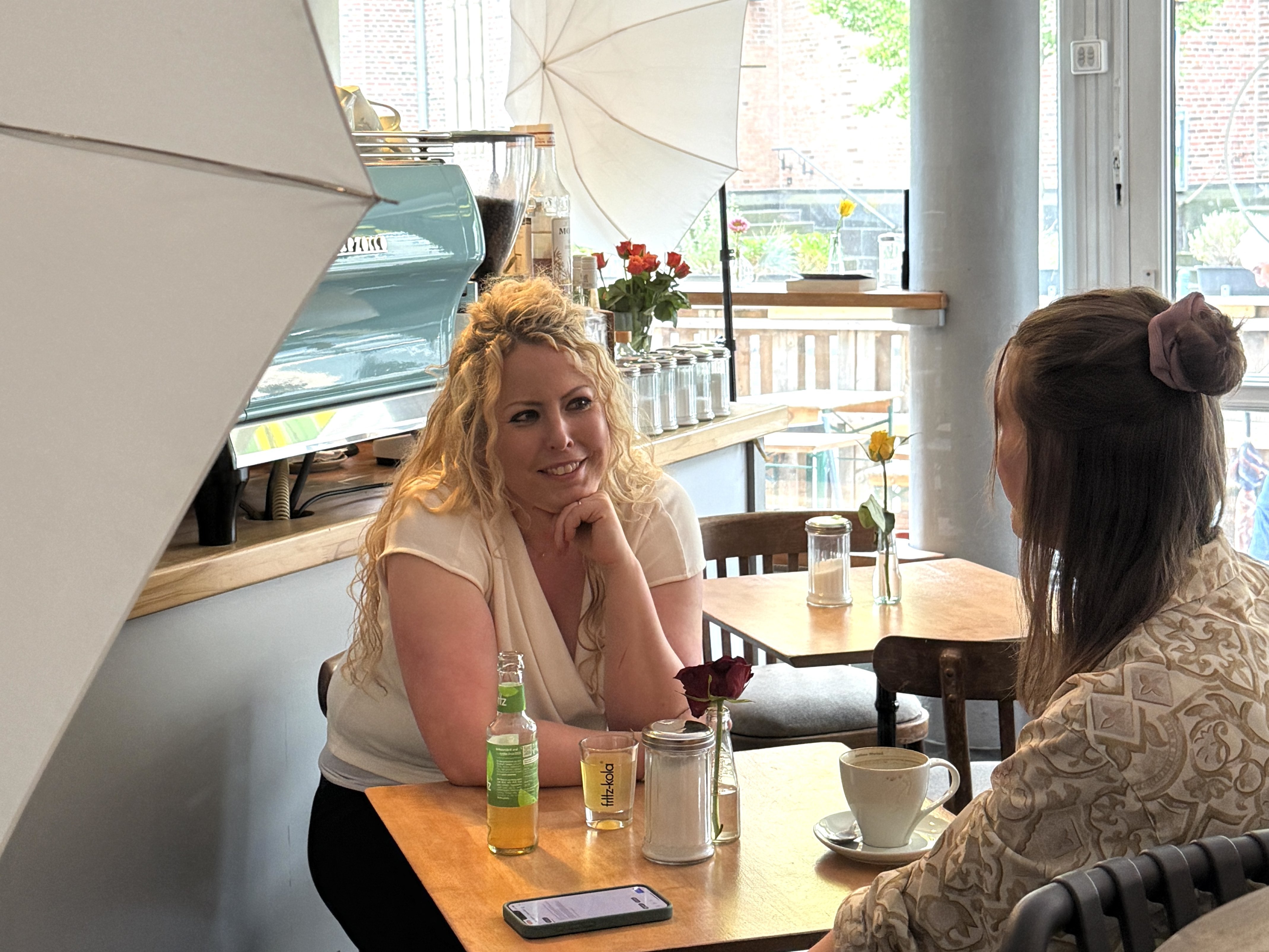 Dr. Petra Stegmaier im Gespräch mit VAA-Redakteurin Caecilia Geismann.