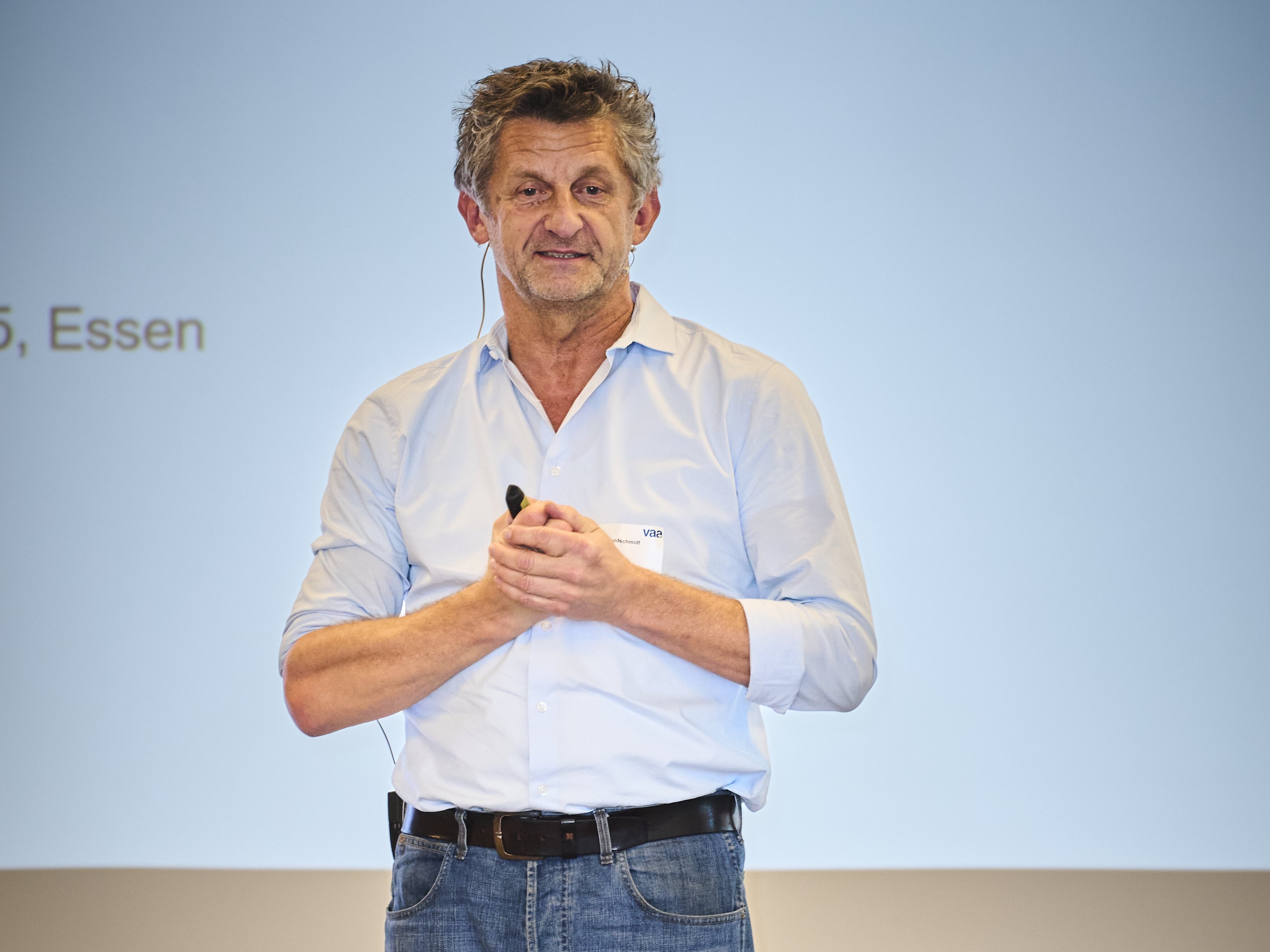 Coach Ralph Goldschmidt beim Vortrag „Zukunftslust statt Krisenfrust“ auf der VAA-Jahreskonferenz 2025.