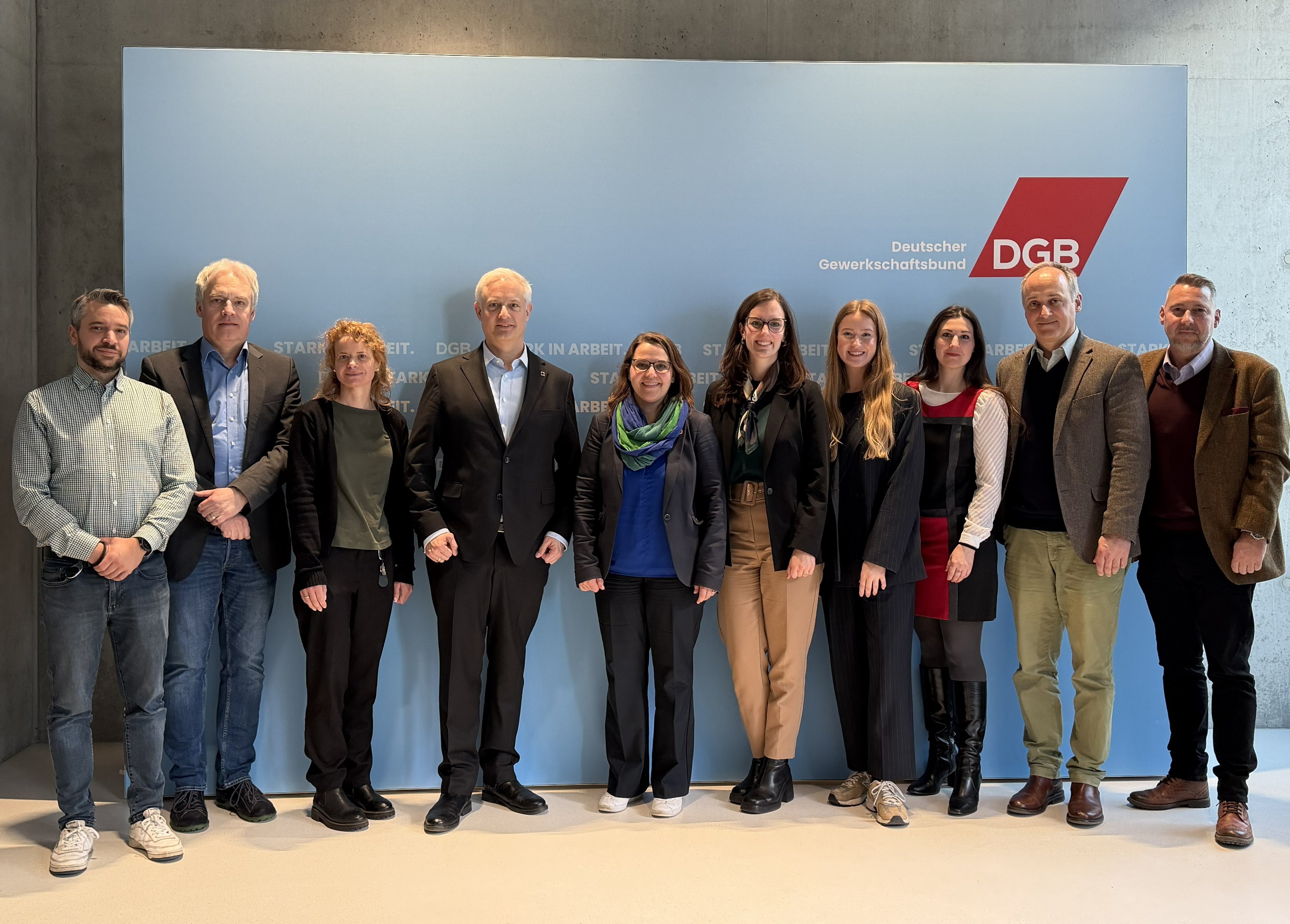 Von links nach rechts: Tim Hühnert (DGB), Frank Siebens (DGB), Katrin Vitols (DGB), Michael Schweizer (ULA), Isabel Eder (DGB), Insa Wiese (ULA), Matilda Wriske (ULA), Catharina Einbacher (VAA), Stephan Gilow (VAA) und Stefan Ladeburg (VAA).