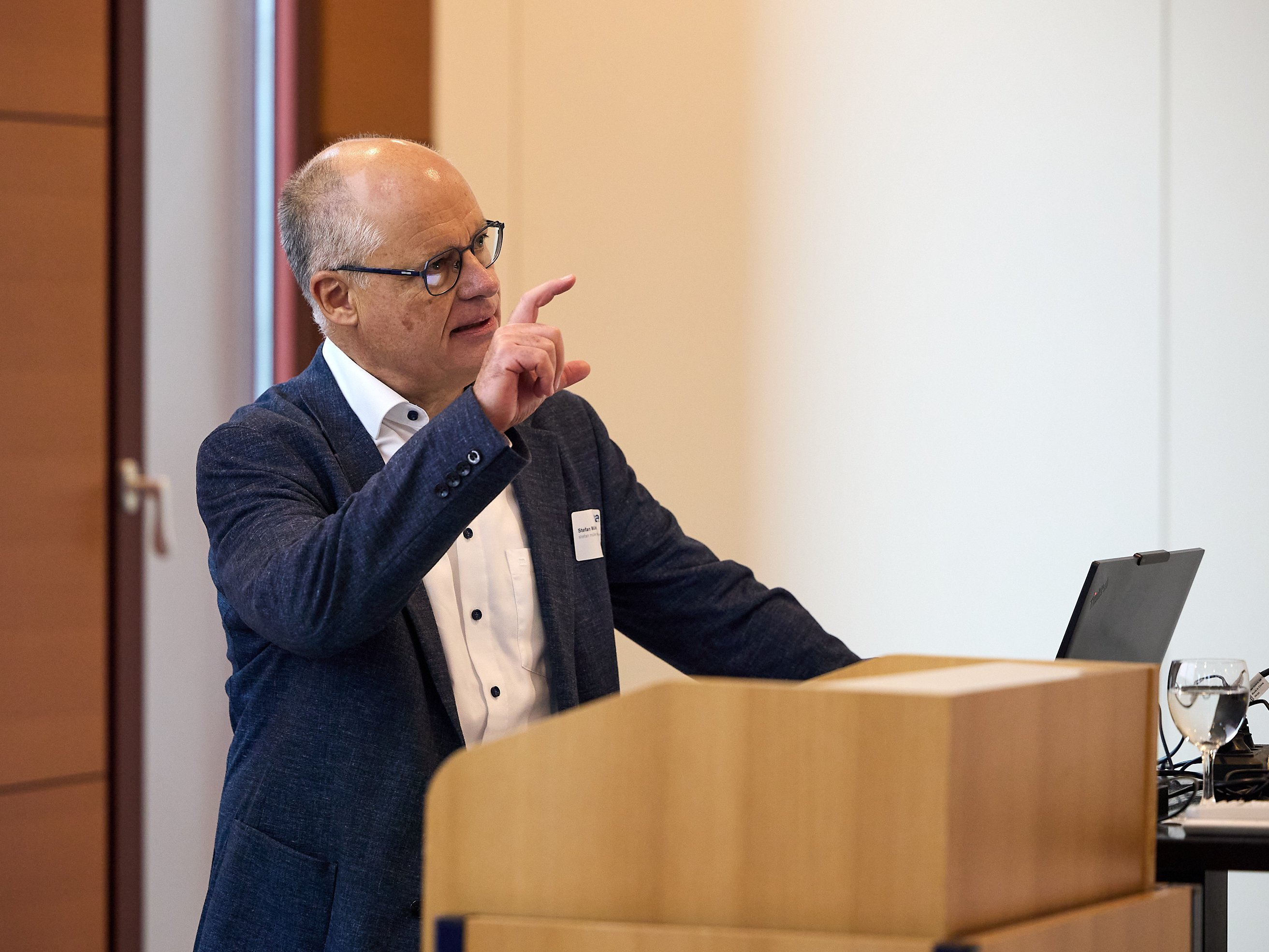 Karriereexperte und VAA-Kooperationspartner Stefan Müller von der smpp GmbH auf der Sprecherausschusskonferenz des VAA im November 2025 in Köln.