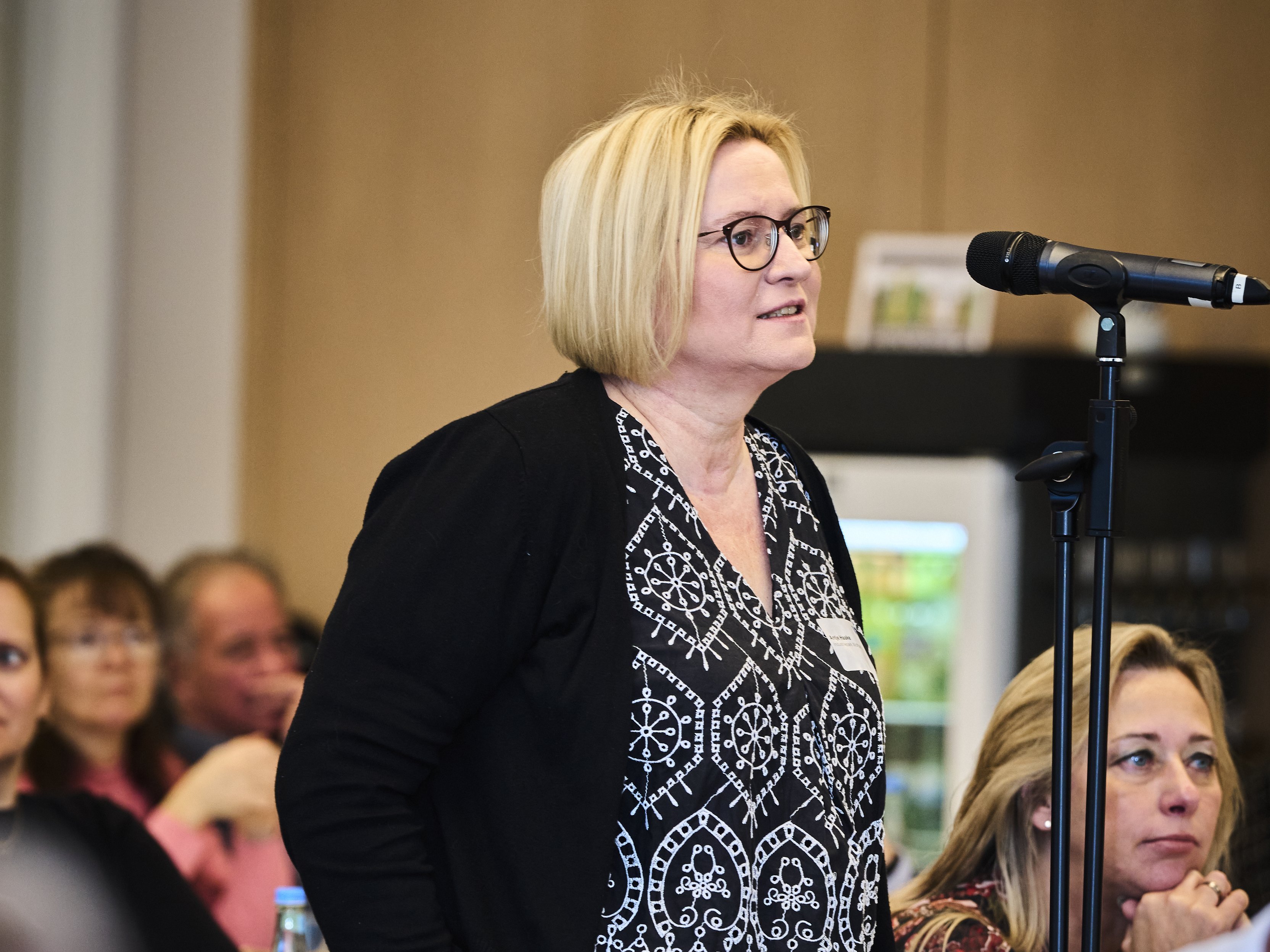 Fragen, Wortmeldungen und Diskussionsbeiträge wie der von Antje Haake von der VAA-Werksgruppe Industriepark Wolfgang sind ein wichtiger Bestandteil von VAA-Veranstaltungen.