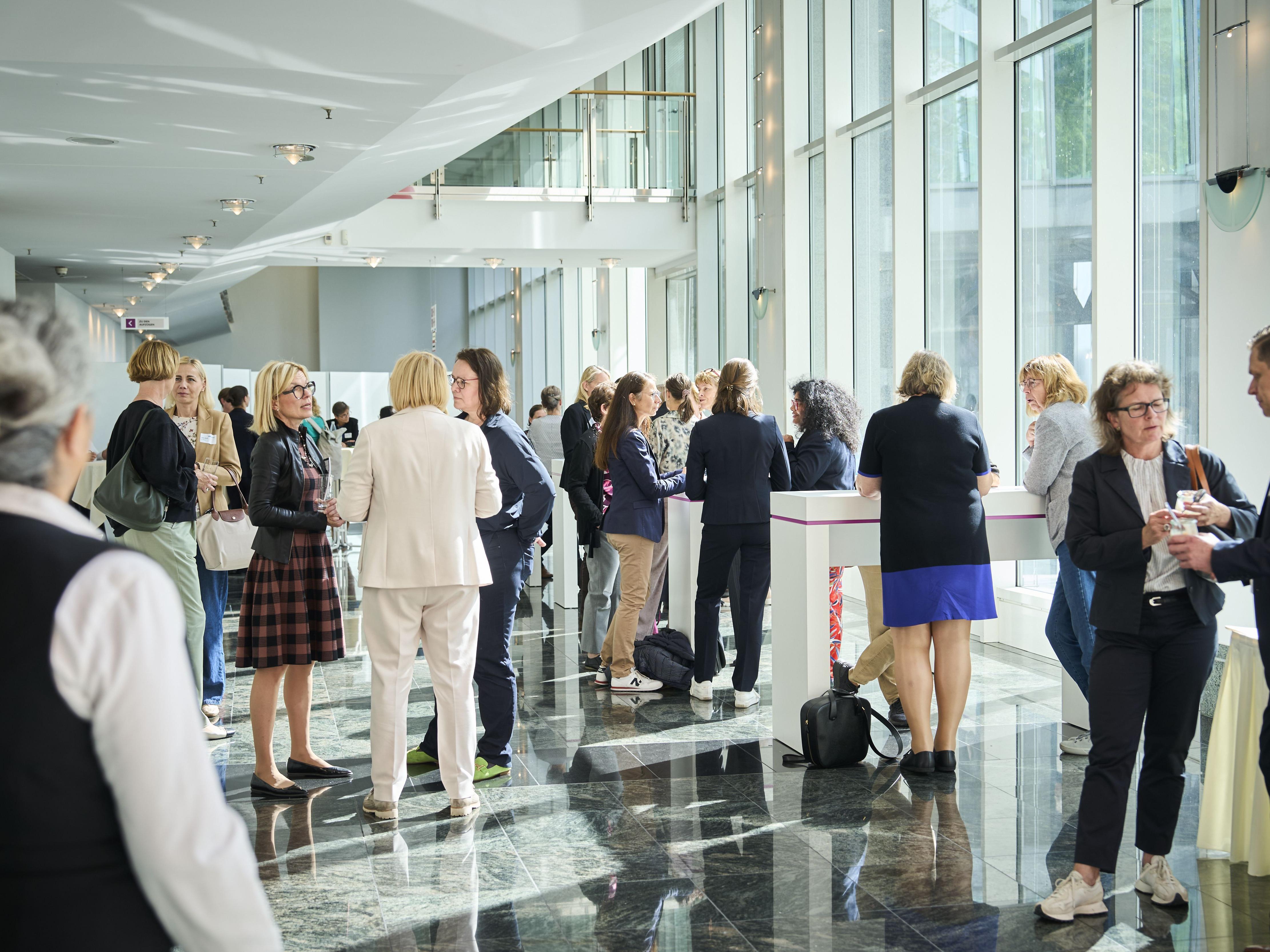Networking auf der Veranstaltung des Frauennetzwerks VAA connect Ende September 2025 in Essen.