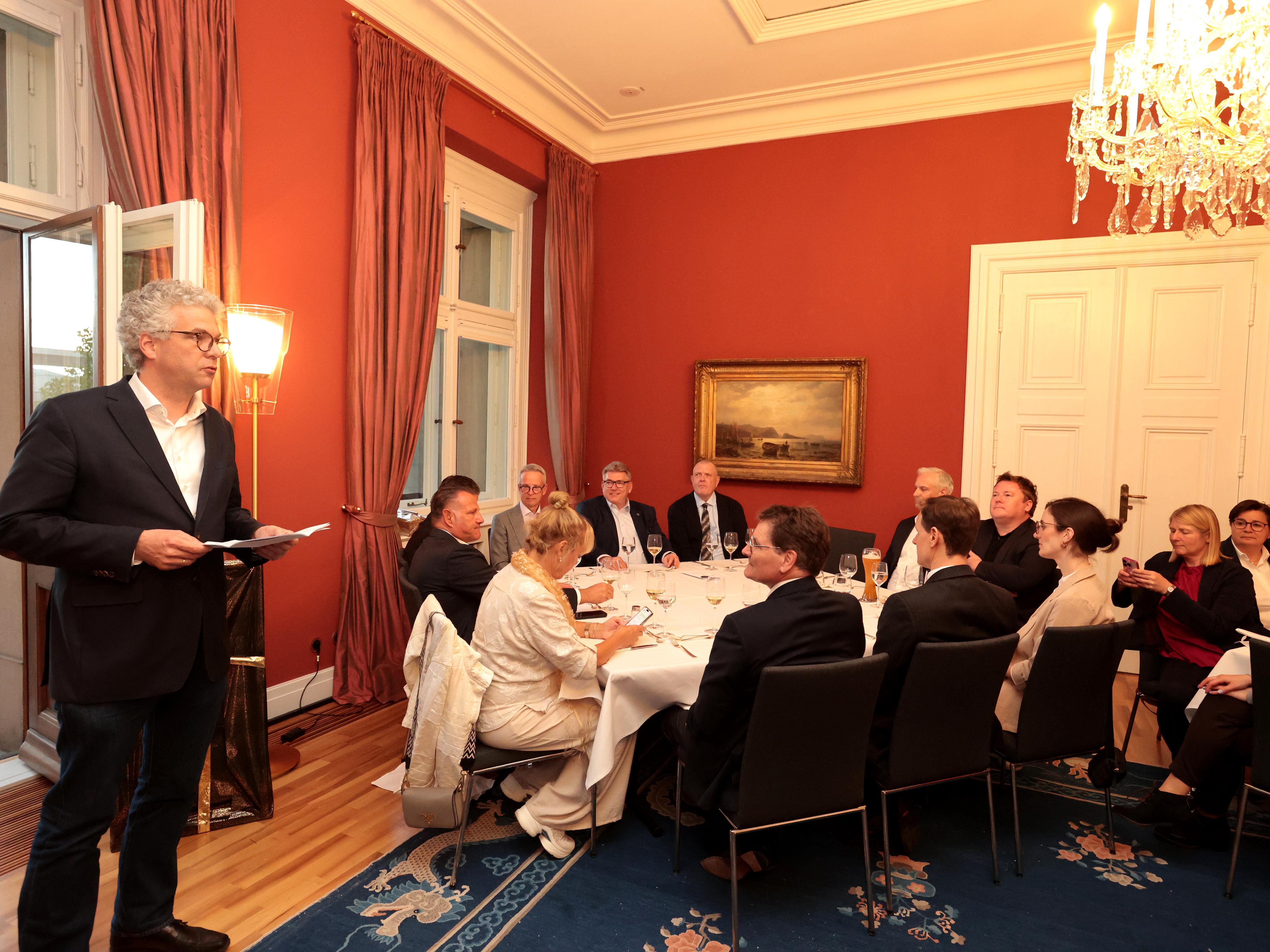 Auch am Vorabend des Deutschen Führungskräftetags 2026 in Berlin war Dr. Stefan Nacke zu Gast bei der ULA.