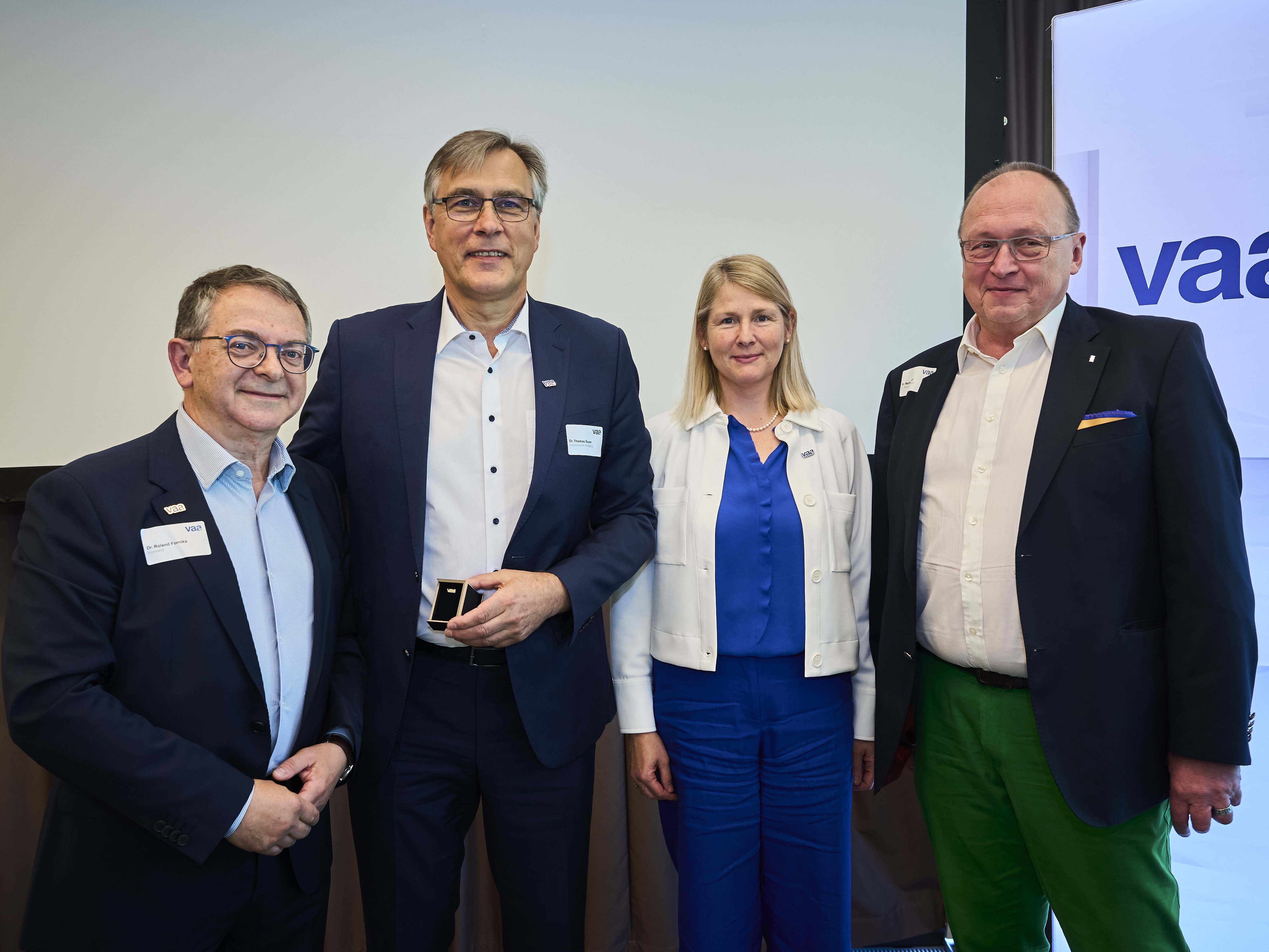 Gruppenbild von links nach rechts: Dr. Roland Fornika, Dr. Thomas Sauer, Dr. Birgit Schwab, Dr. Martin Wolf.