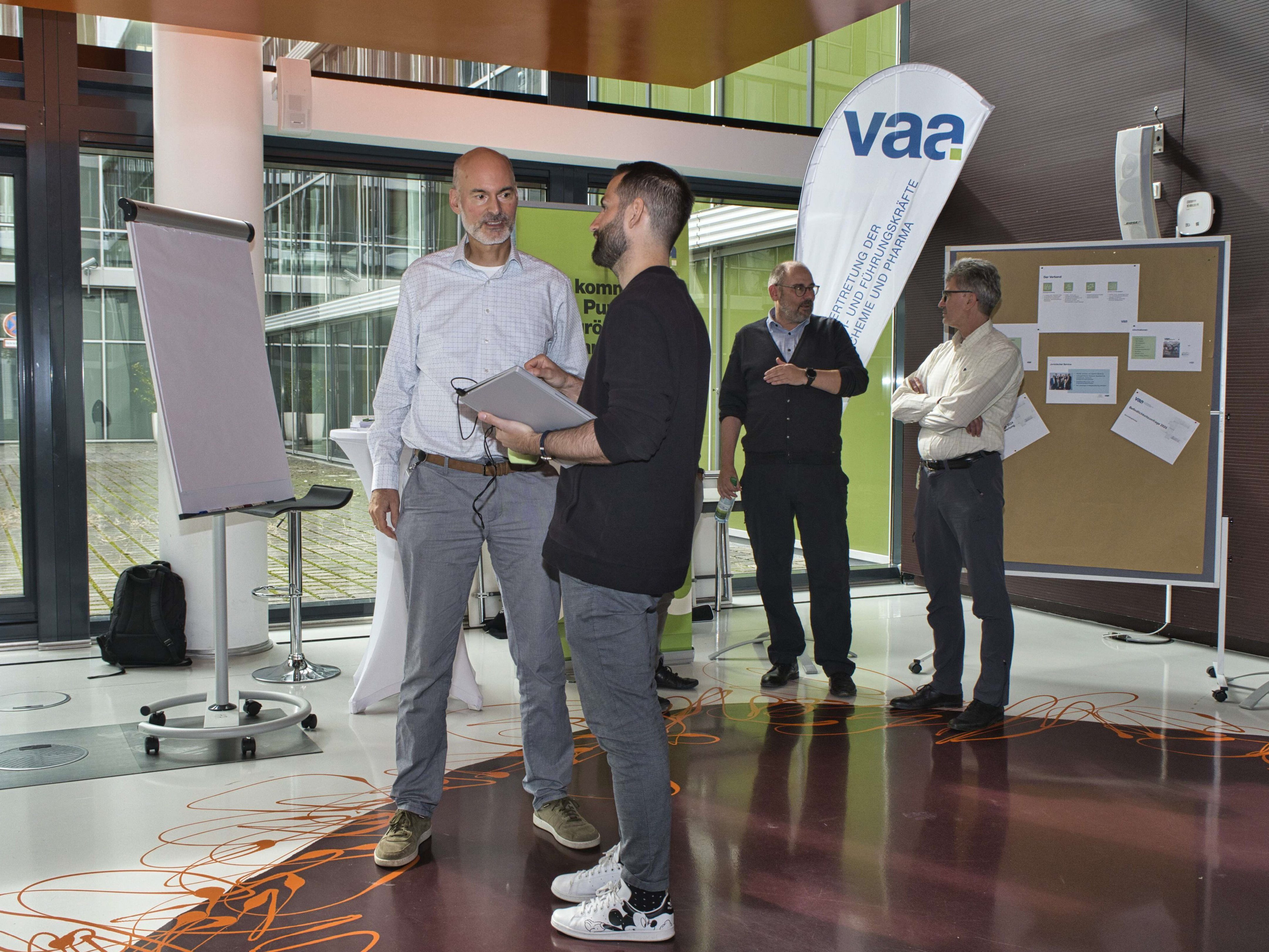 VAA-Stand auf der Betriebsversammlung 2025 bei der Röhm GmbH in Darmstadt. 