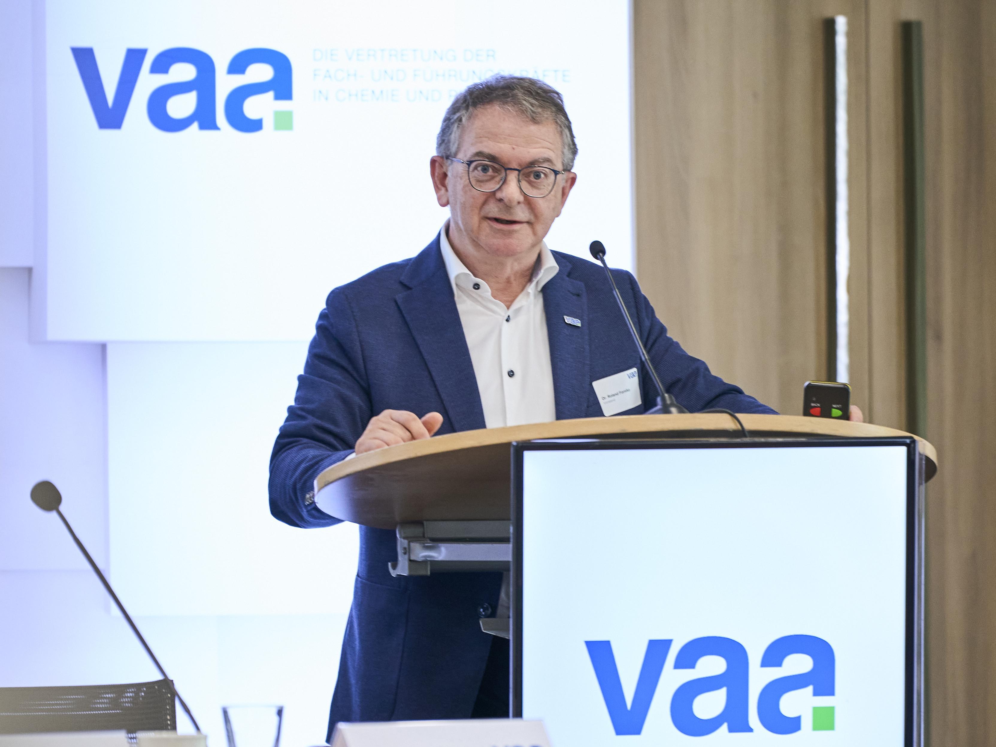 VAA-Vorstandsmitglied Dr. Roland Fornika auf der VAA-Delegiertentagung 2026 in Köln.